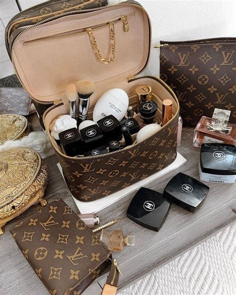 louis vuitton makeup kit